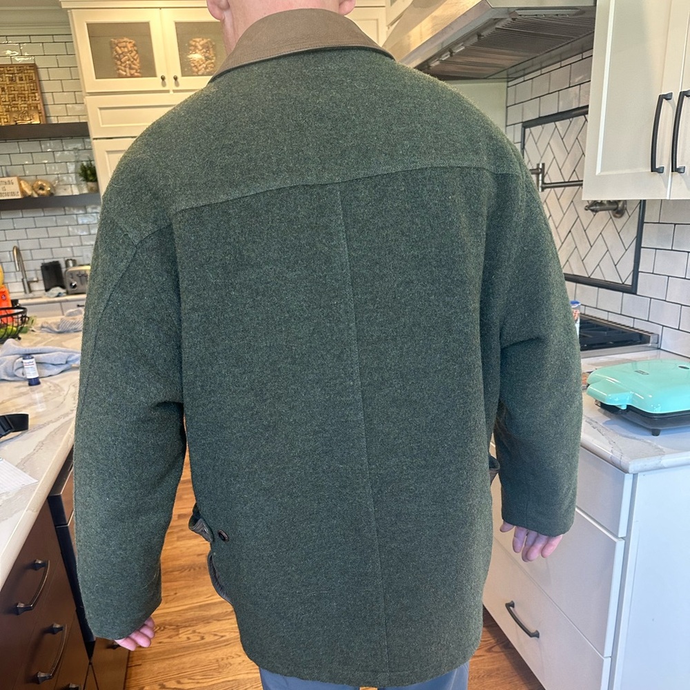 vintage Fil a fil size 42 green overcoat.